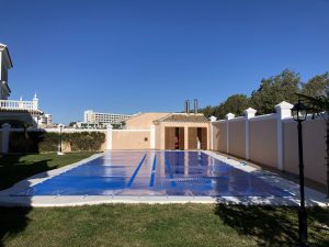 Cobertores y cubiertas para piscinas en Sevilla.