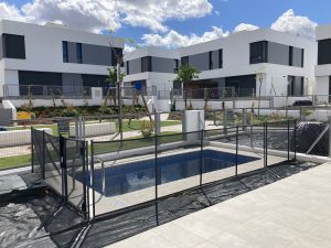 Seguridad en piscinas vallas Azur